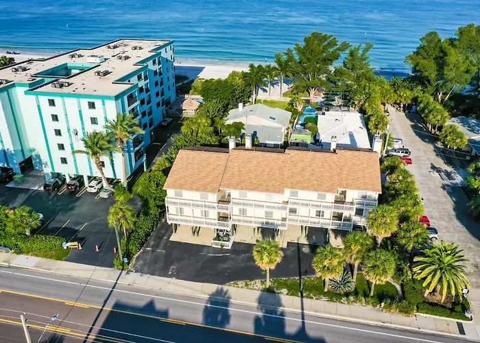 100 Steps To Beautiful Indian Rocks Beach, Oceanside, 2 Bedroom Updated Apartment