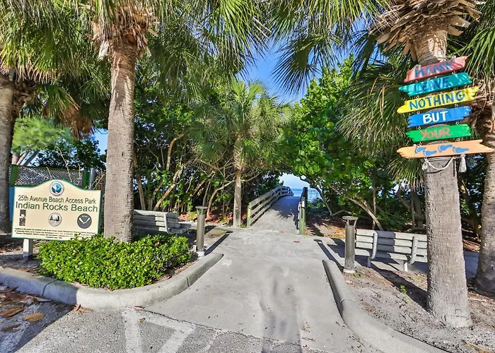 100 Steps To Beautiful Indian Rocks Beach, Oceanside, 2 Bedroom Updated Apartment Clearwater Beach