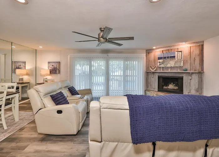 Apartment 100 Steps To Beautiful Indian Rocks Beach, Oceanside, 2 Bedroom Updated