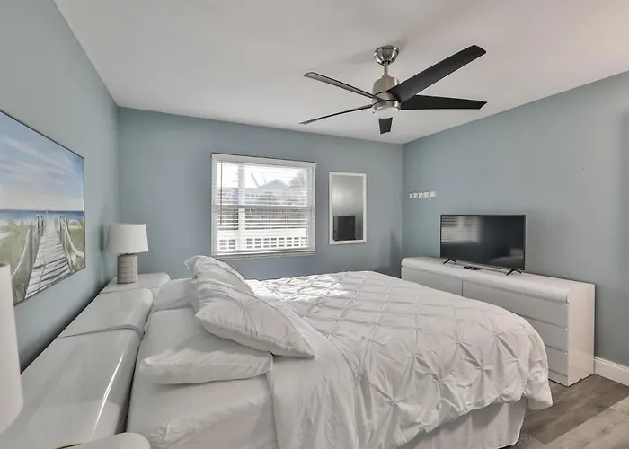 100 Steps To Beautiful Indian Rocks Beach, Oceanside, 2 Bedroom Updated