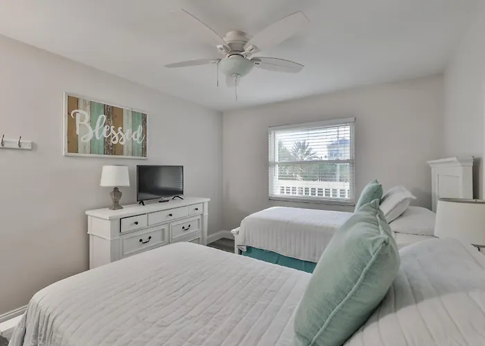 100 Steps To Beautiful Indian Rocks Beach, Oceanside, 2 Bedroom Updated Clearwater Beach