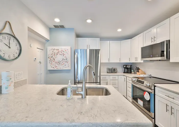 100 Steps To Beautiful Indian Rocks Beach, Oceanside, 2 Bedroom Updated * Clearwater Beach