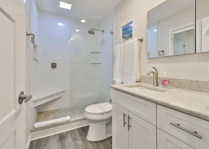 100 Steps To Beautiful Indian Rocks Beach, Oceanside, 2 Bedroom Updated Clearwater Beach