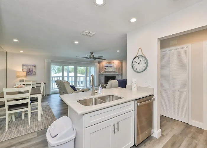 100 Steps To Beautiful Indian Rocks Beach, Oceanside, 2 Bedroom Updated Clearwater Beach
