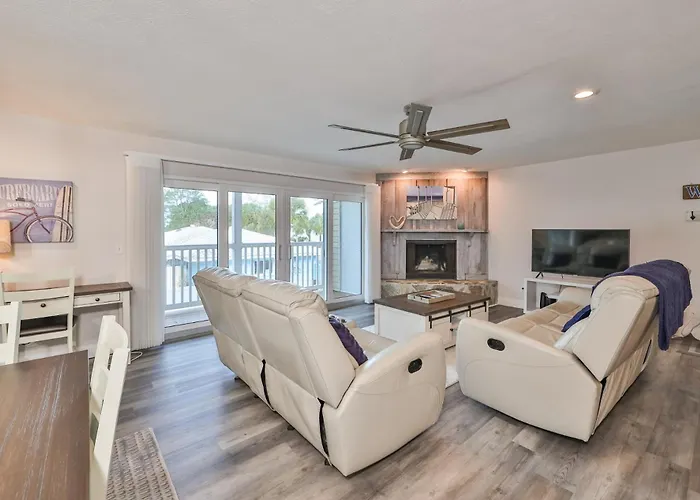 100 Steps To Beautiful Indian Rocks Beach, Oceanside, 2 Bedroom Updated *